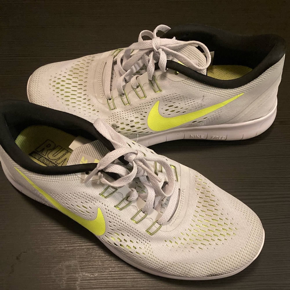nike run two-tone running shoes